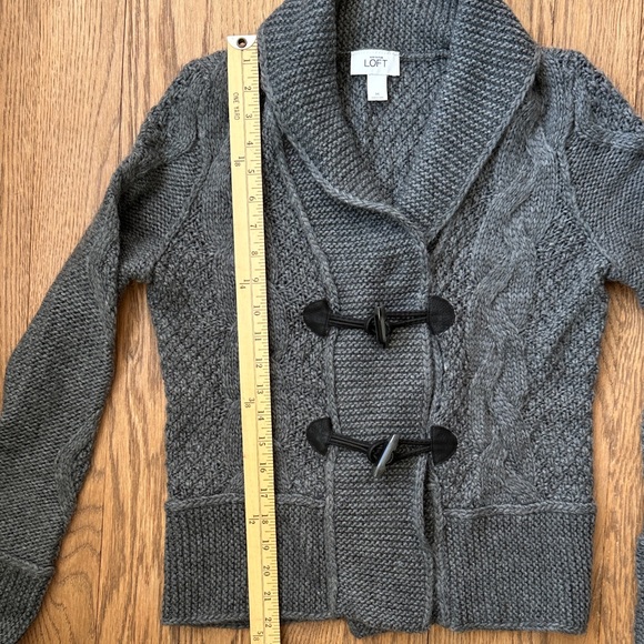 LOFT Gray Cable Knit Cardigan Toggle Closure Cozy Sweater Size Medium - Picture 8 of 10
